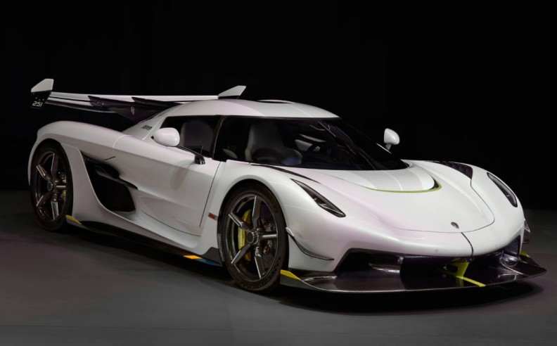 Bugatti Chiron Super Sport 300+ and Koenigsegg Jesko
