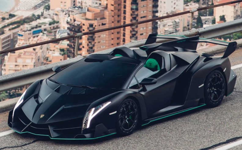 Lamborghini Veneno Roadster and Ferrari LaFerrari Aperta