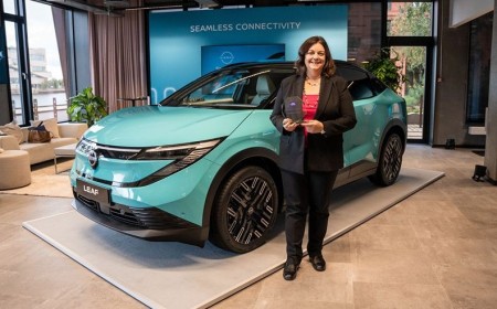 تكريم نائب الرئيس المسؤولة عن قسم الاتصال في نيسان لمنطقة أفريقيا والشرق الأوسط والهند وأوروبا وأوقيانوسيا بجائزة التميّز في القيادة 2025