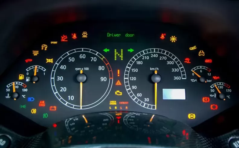 أسئلة شائعة عن معنى ألوان تابلوه السيارة