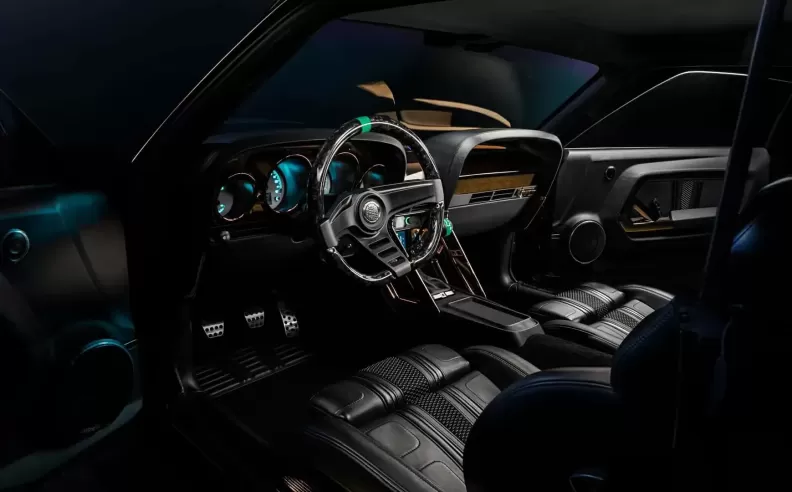 مقصورة داخلية تجمع الكلاسيكية والتقنية