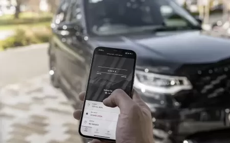 تحكّم بسيارتك من هاتفك: كل ما تحتاج معرفته عن تطبيق لاند روفر ريموت الذكي