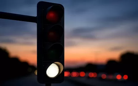 الضوء الأبيض: ثورة مرورية قد تُنهي انتظار الإشارات الحمراء للأبد