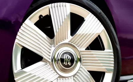 Luxury EVs Are Not Immune: Rolls Royce and Rivals Now Offer Discounts to Move Electric Cars