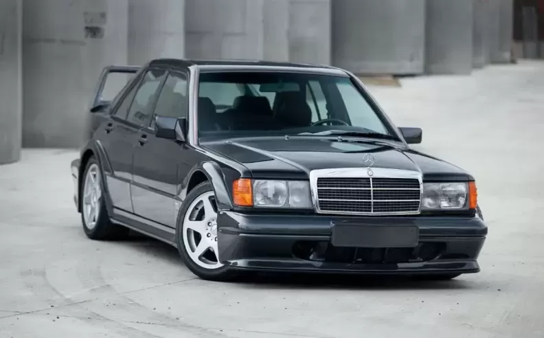 مرسيدس بنز 190E Evo II: سيدان صغيرة بروح هندسية ضخمة