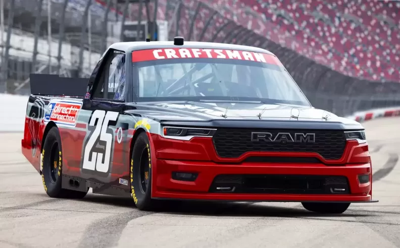 قوة رهيبة تحت الغطاء: شاحنات ناسكار ليست لعبة