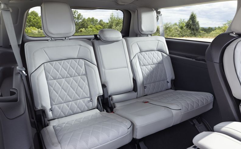 مزايا المقاعد، التقنيات، الإضاءة والروائح في نافيجيتور