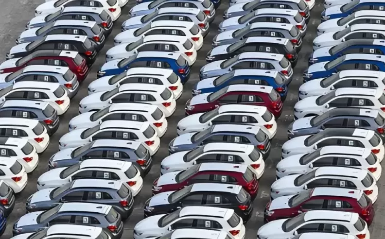 مركز عالمي للتصدير وإعادة التصدير