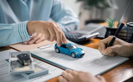 أسعار تأمين السيارات 2025 في الإمارات: دليل شامل لاختيار أفضل بوليصة بأفضل سعر