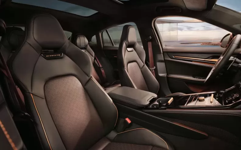 حفل خاص بين مقاعد الصف الثاني