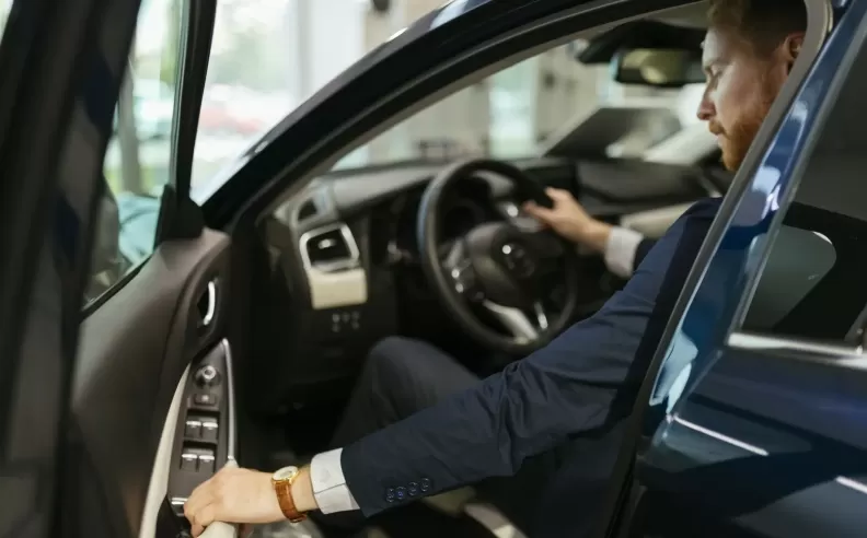 بعض العملاء يفضلون خوض تجربة القيادة منفردين