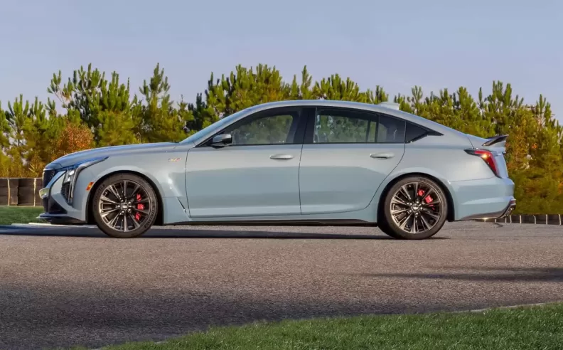 أفضل ألوان السيارات لعام 2025: لوحة ألوان جديدة تعيد الحياة إلى تصميمات السيارات العالمية