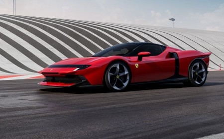 849 Testarossa Debuts in Middle East at Casa Ferrari Abu Dhabi
