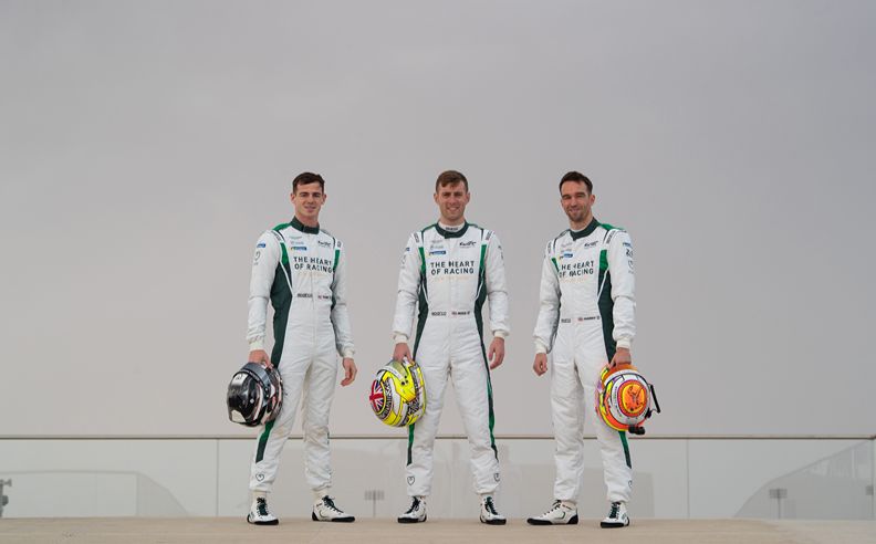 فريق أستون مارتن وموسم فالكيري 2025