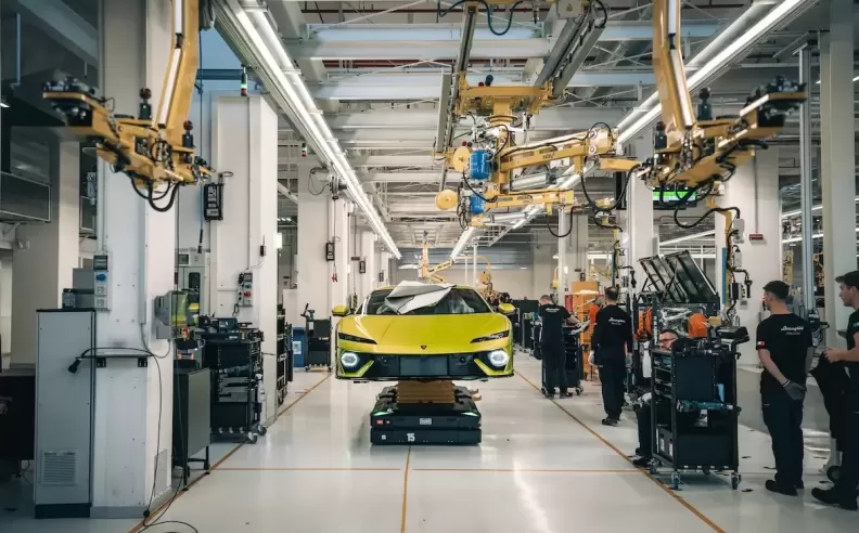 من داخل المصنع: حيث تُصنع الأساطير