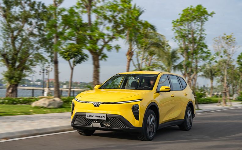 VinFast Green Limo Leads Record-Breaking Sales