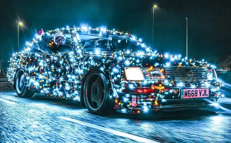 هل تزيين سيارتك بإضاءة العيد فكرة جيدة؟ ما يجب أن يعرفه سائقو الخليج العربي