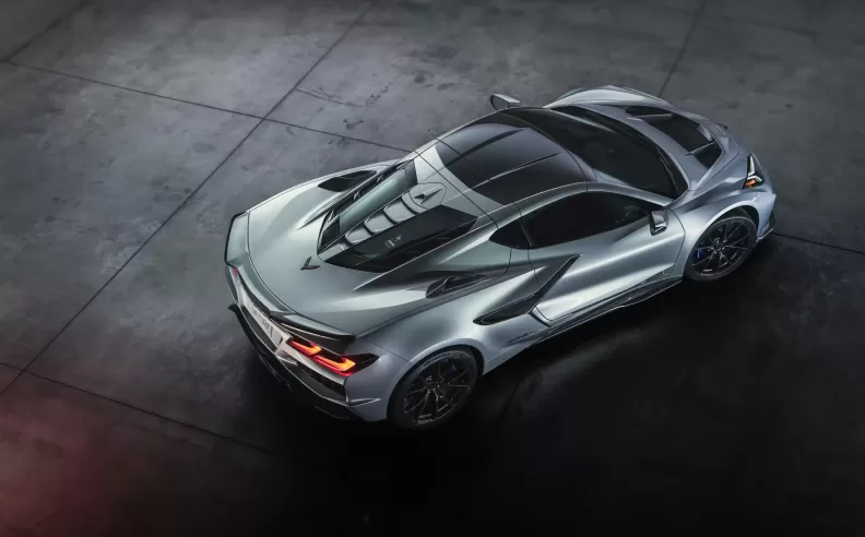 سلسلة إنجازات على حلبات عالمية