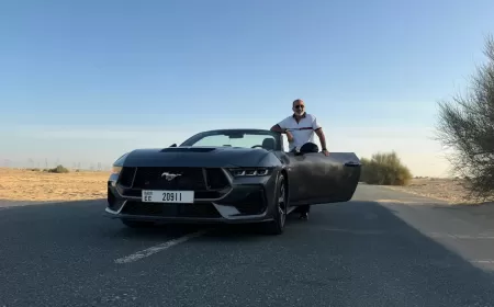 طرق مشمسة وهدير V8 في الأجواء: هذه هي الحياة اليومية مع فورد موستانج المكشوفة