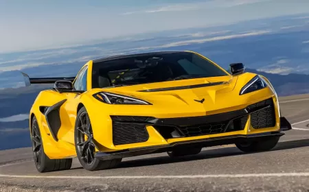 محركات البنزين ترفض الانقراض: لماذا عاد الاحتراق الداخلي بقوة رغم موجة السيارات الكهربائية؟