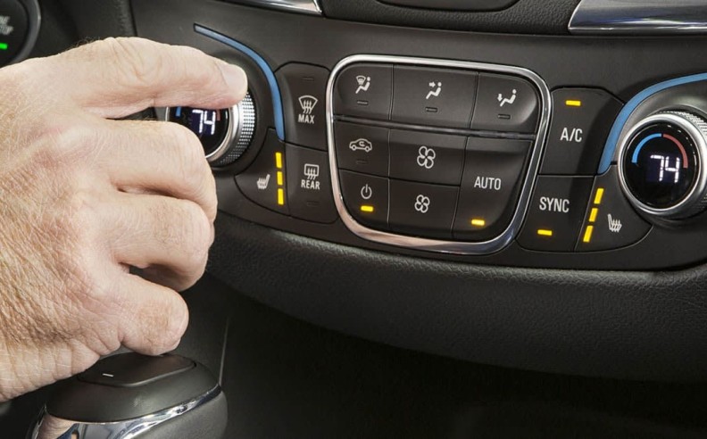 سر دفء سيارتك شتاءً: كيف تعمل أنظمة التدفئة في سيارات البنزين والهجينة والكهربائية؟