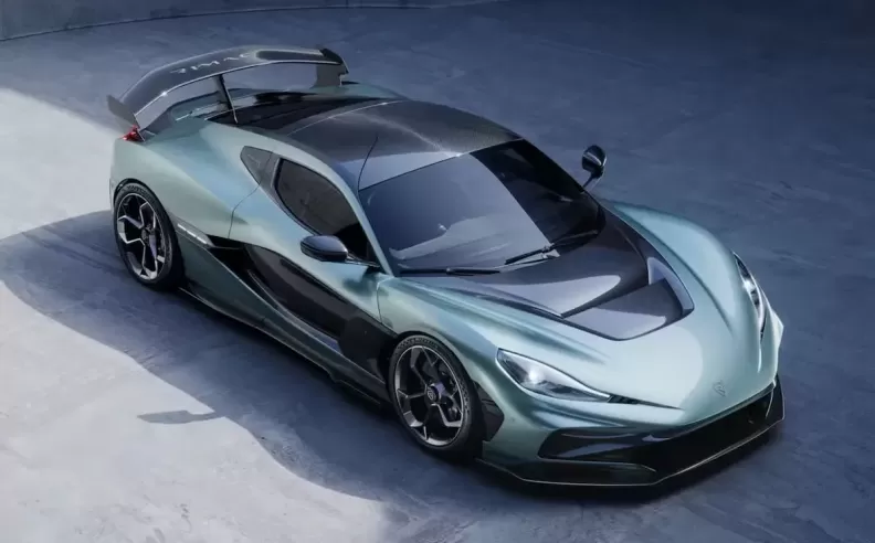 أفضل السيارات الخارقة لعام 2025: عام الجنون المطلق وكسر الأرقام القياسية