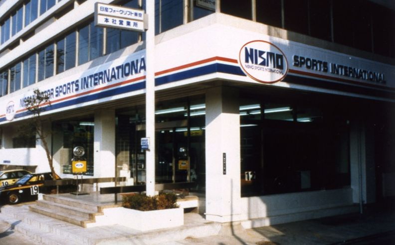 نيسان تحتفل بمرور أكثر من 40 عاماً على نيسمو: ريادة الأداء من حلبات السباق إلى الطرق