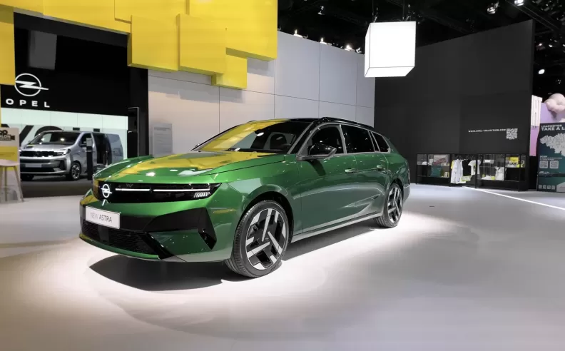 تتويج التميز وثقافة السيارات للجميع