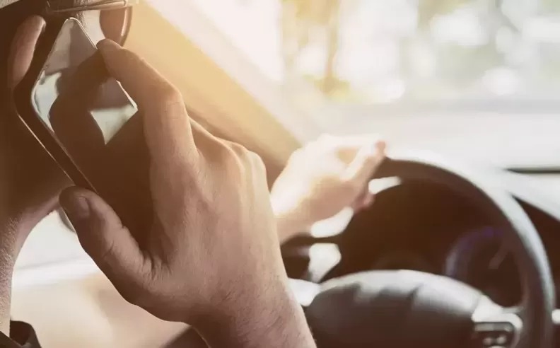 الانشغال بغير الطريق: ليس الجوال فقط