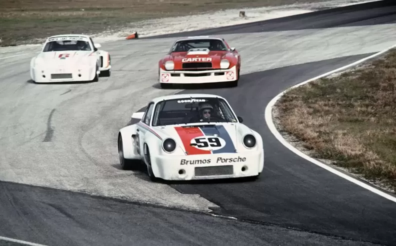 إرث الـ 75 عاماً: من أسطورة 917 إلى وحش 963