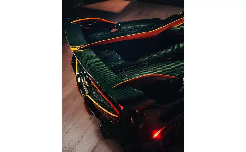 الأداء الميكانيكي: قلب AMG النابض بقوة متجددة