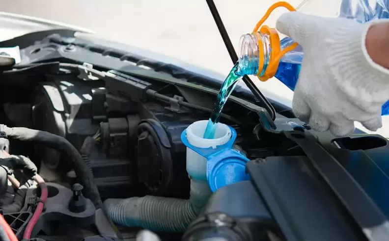 سائل مساحات الزجاج Windshield Washer Fluid