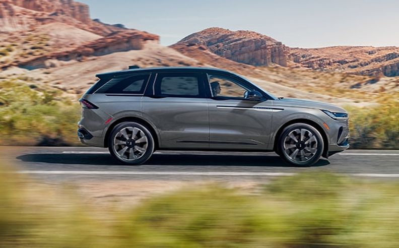 Lincoln Nautilus: The Perfect Cruiser for Exploring Scenic Middle East Coastlines