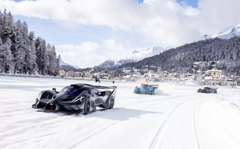 استعراض الأجيال: تاريخ بوجاتي يسطع فوق الثلوج