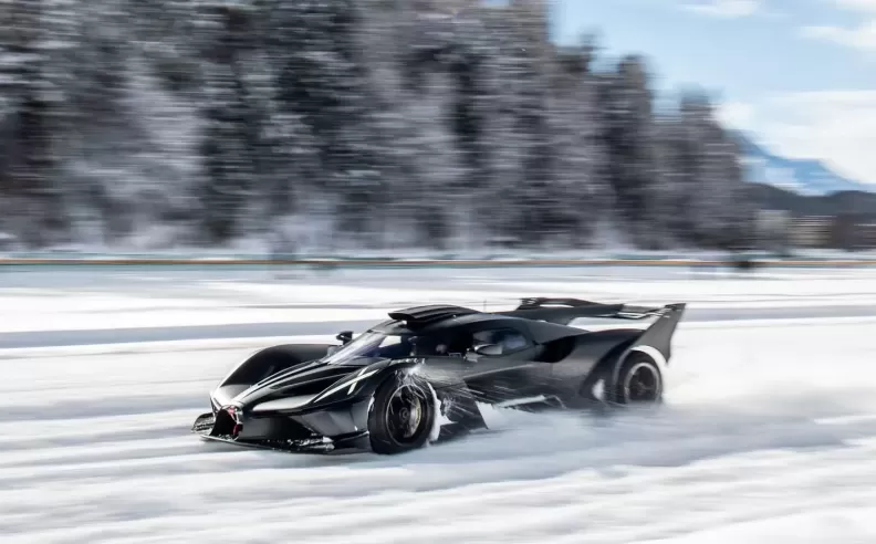 تحدي الفيزياء: كيف تسيطر بوجاتي على الجليد؟