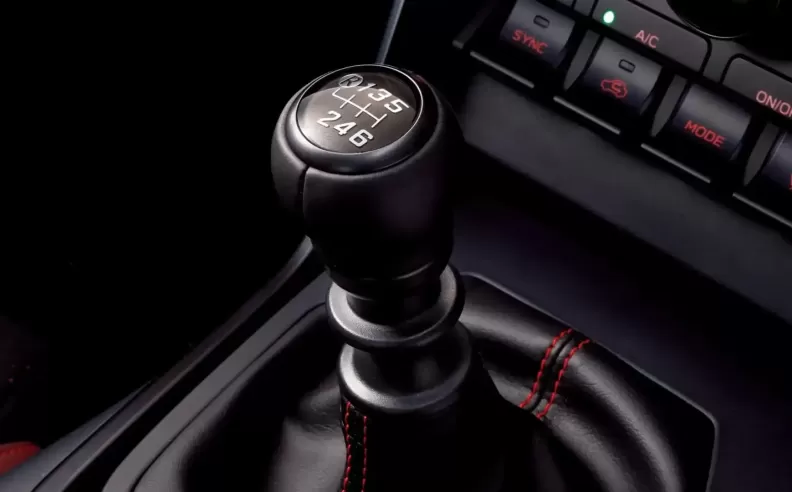 سوبارو تستفتي جمهورها: هل يعود القير اليدوي لسيارات الاس يو في في 2026؟