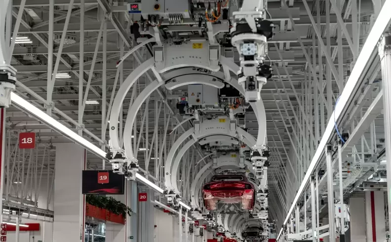 لوسي: حقبة جديدة بقيادة جوني آيف